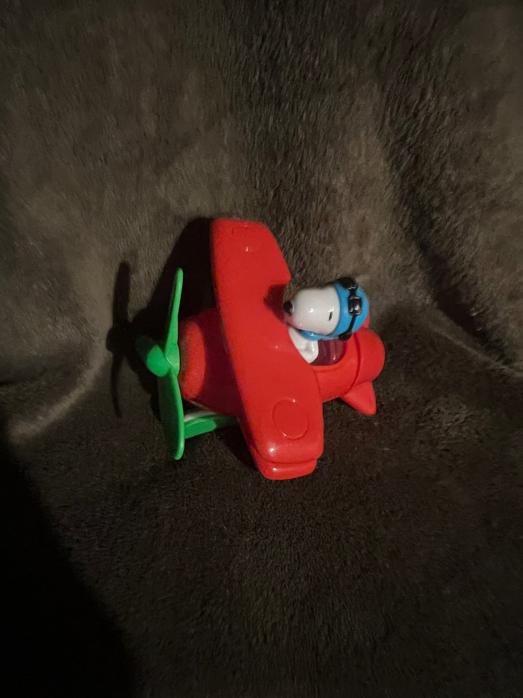 Peanuts gang Snoopy Red Baron bi plane