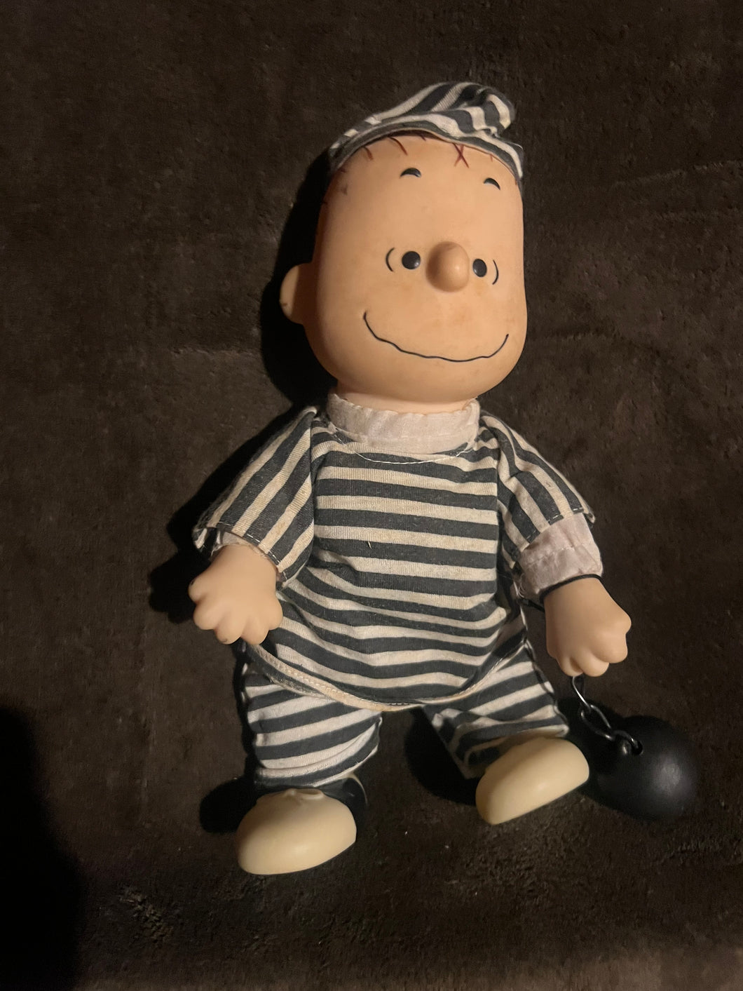 Peanuts gang Animated Linus as Prisoner with ball and chain.